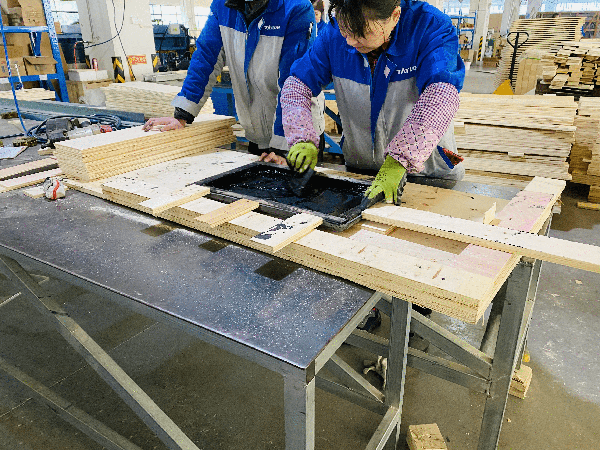 圍板箱運(yùn)輸和裝卸過(guò)程中注意事項(xiàng)